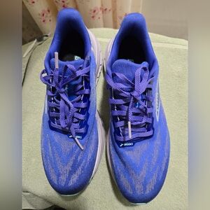 BROOKS Launch 11 Women's Size 8